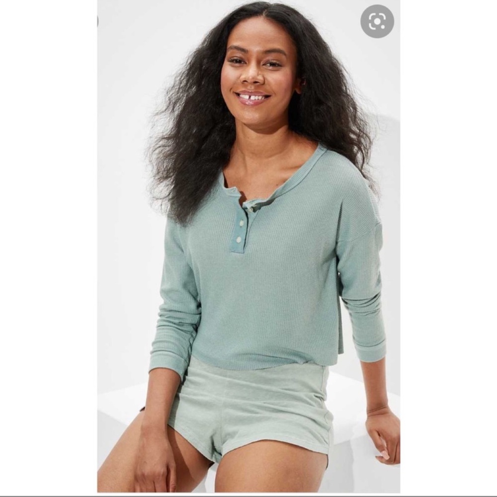 AE Cropped Long-Sleeve Henley size S